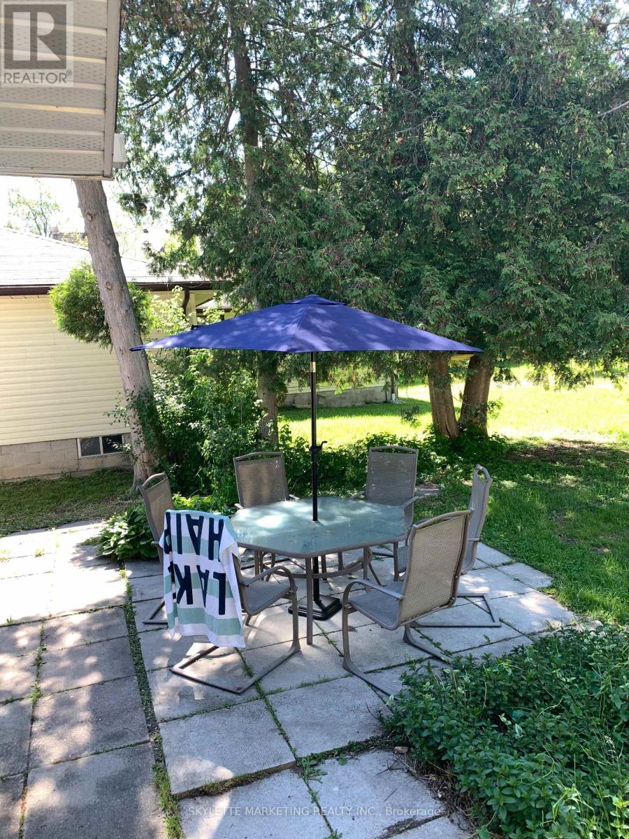 304 Elmview Gardens, Georgina, Ontario  L4P 1G1 - Photo 9 - N12538614