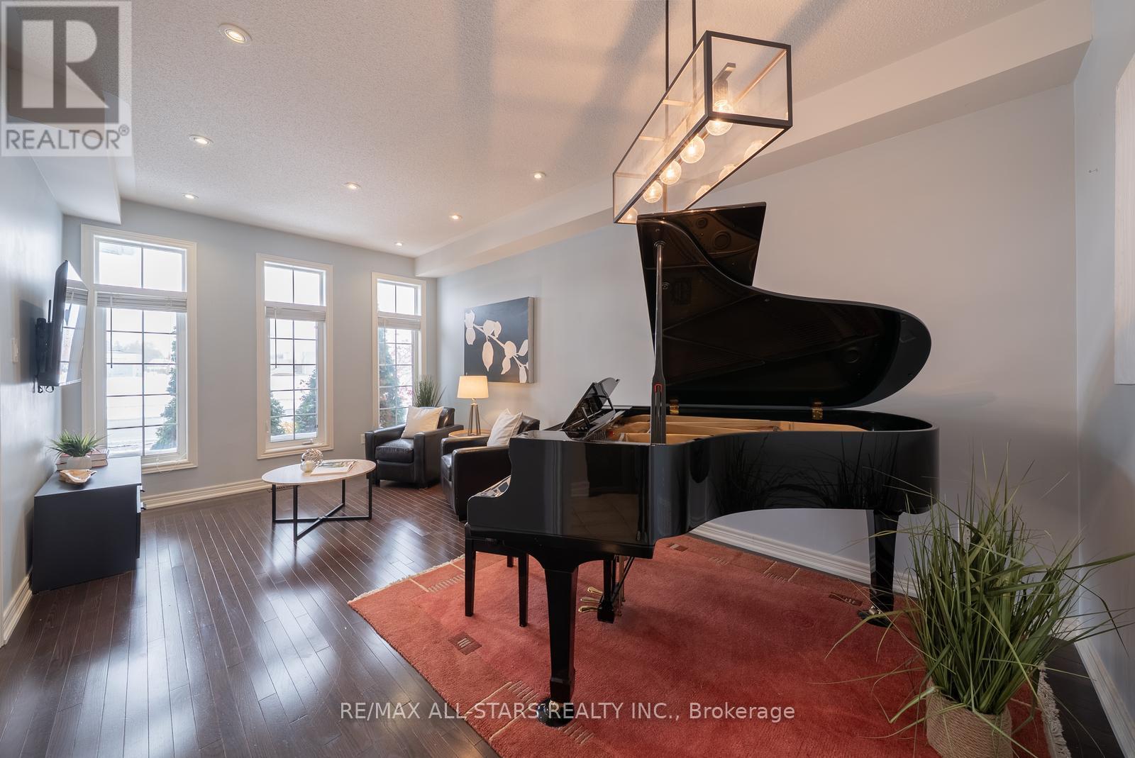 566 Hoover Park Drive, Whitchurch-Stouffville, Ontario  L4A 0S8 - Photo 10 - N12538622