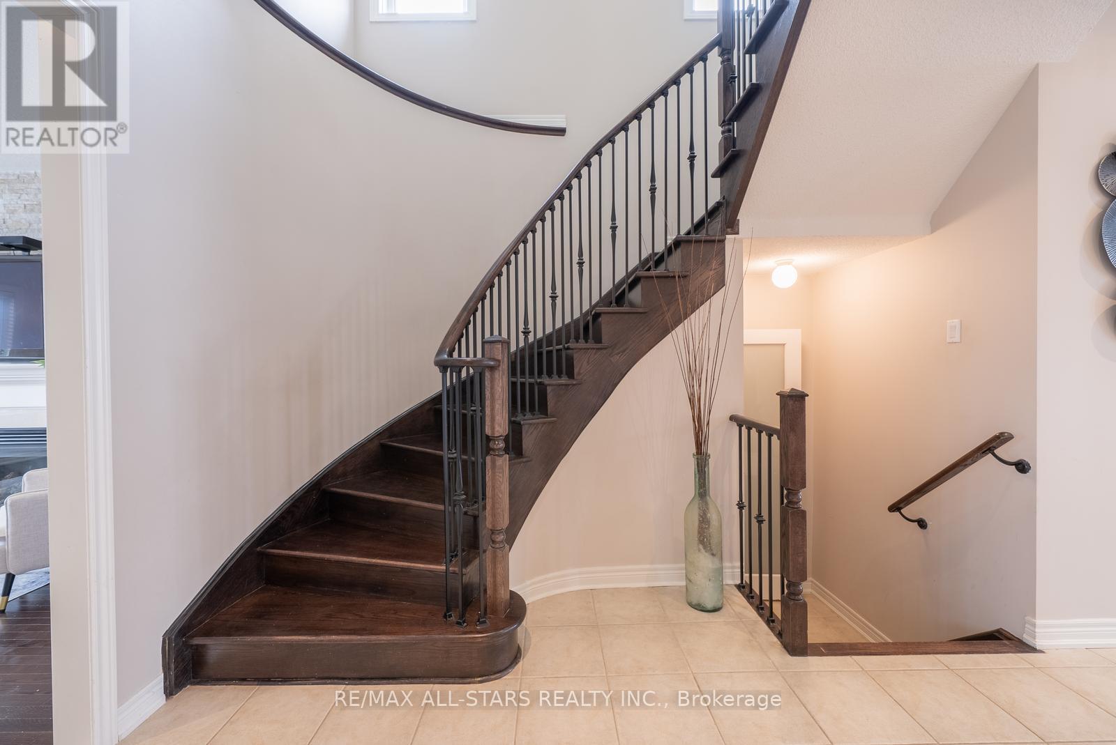 566 Hoover Park Drive, Whitchurch-Stouffville, Ontario  L4A 0S8 - Photo 12 - N12538622