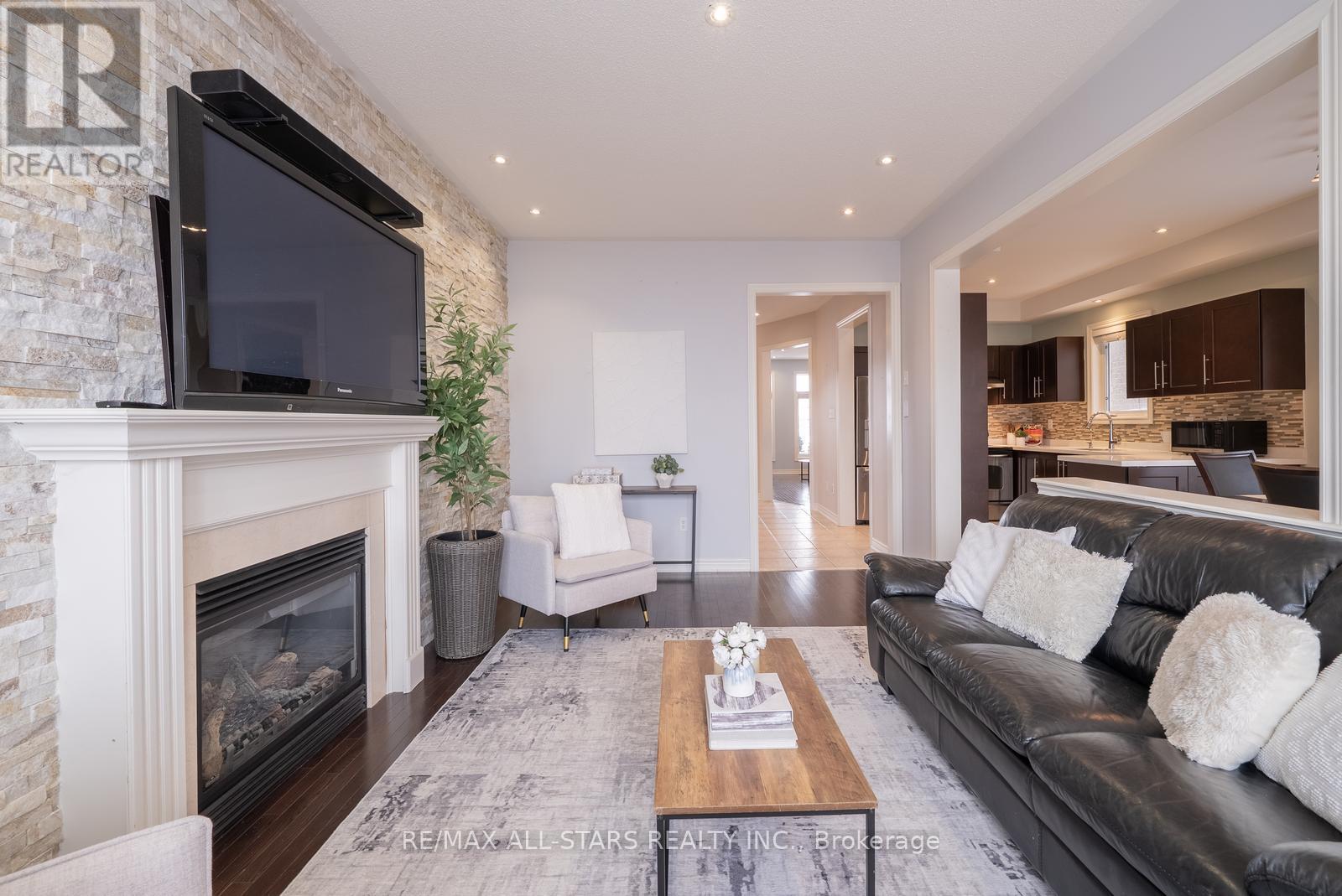 566 Hoover Park Drive, Whitchurch-Stouffville, Ontario  L4A 0S8 - Photo 15 - N12538622