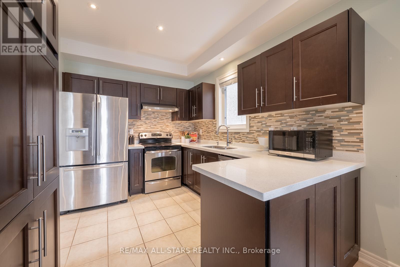 566 Hoover Park Drive, Whitchurch-Stouffville, Ontario  L4A 0S8 - Photo 16 - N12538622