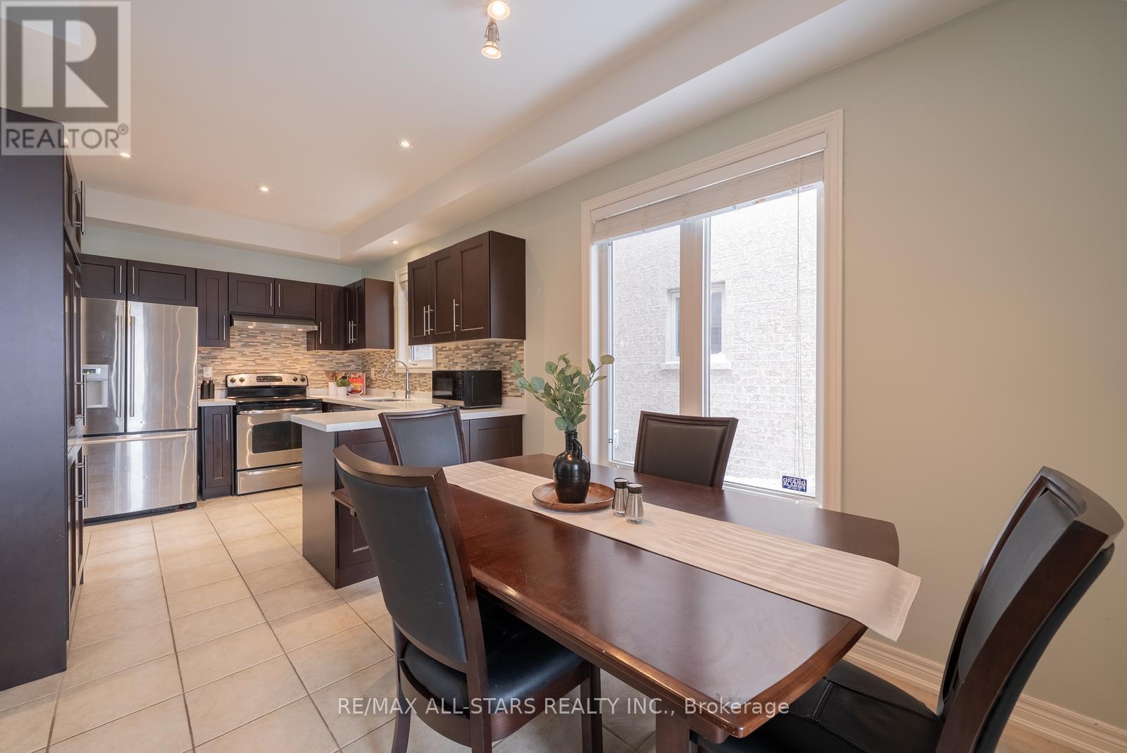 566 Hoover Park Drive, Whitchurch-Stouffville, Ontario  L4A 0S8 - Photo 19 - N12538622