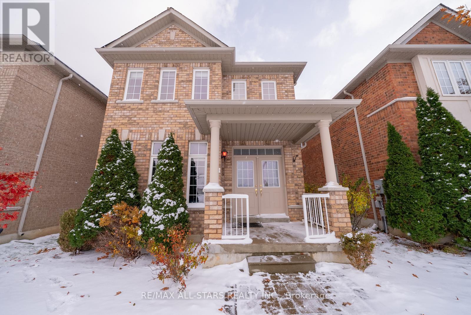 566 Hoover Park Drive, Whitchurch-Stouffville, Ontario  L4A 0S8 - Photo 2 - N12538622