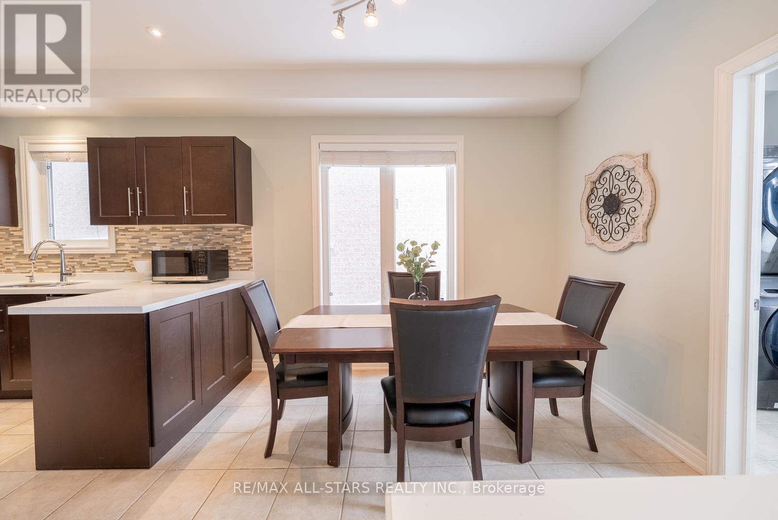 566 Hoover Park Drive, Whitchurch-Stouffville, Ontario  L4A 0S8 - Photo 20 - N12538622