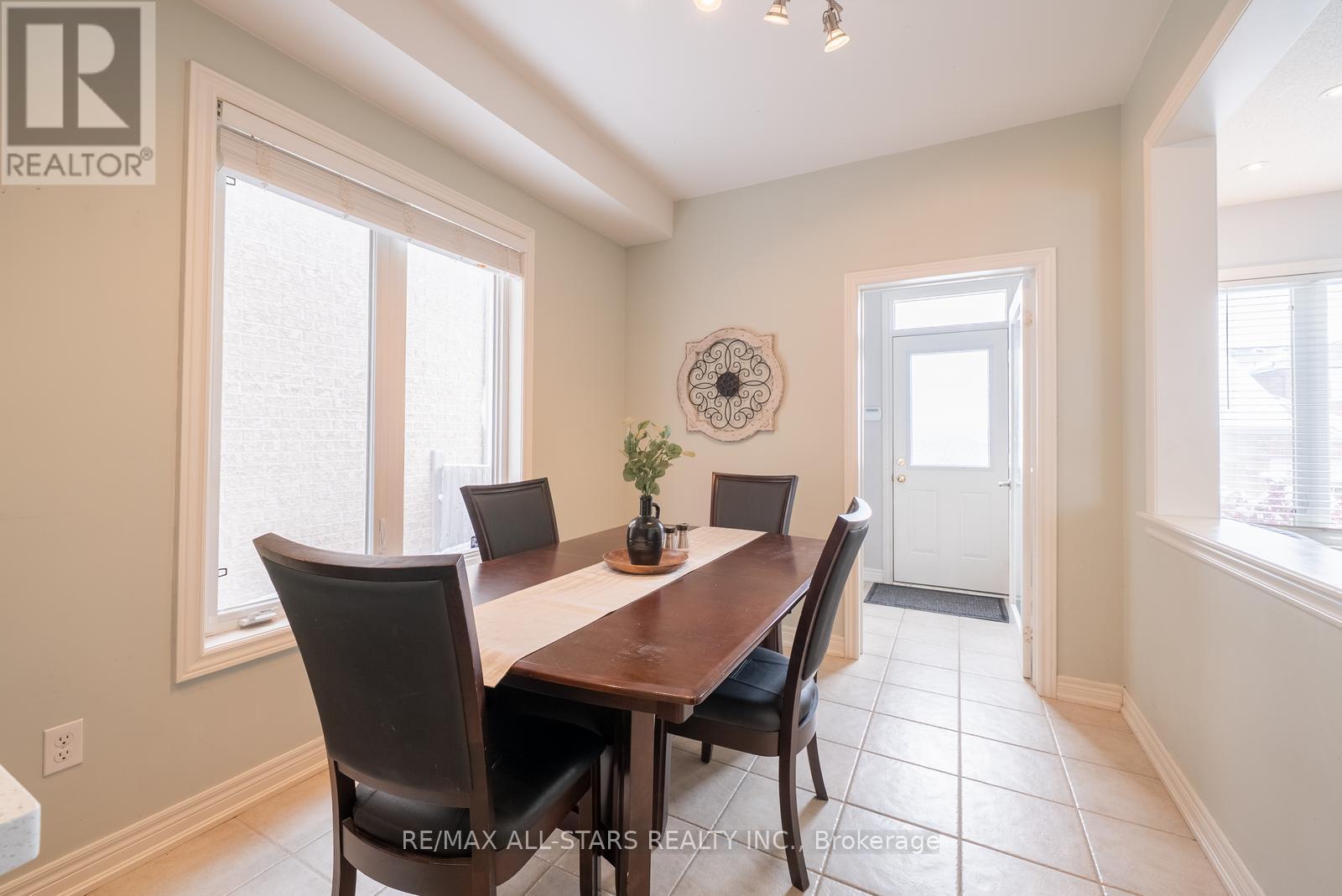 566 Hoover Park Drive, Whitchurch-Stouffville, Ontario  L4A 0S8 - Photo 21 - N12538622