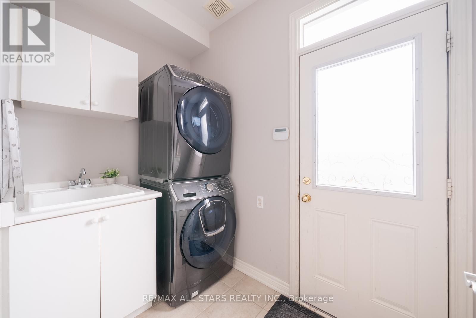 566 Hoover Park Drive, Whitchurch-Stouffville, Ontario  L4A 0S8 - Photo 22 - N12538622