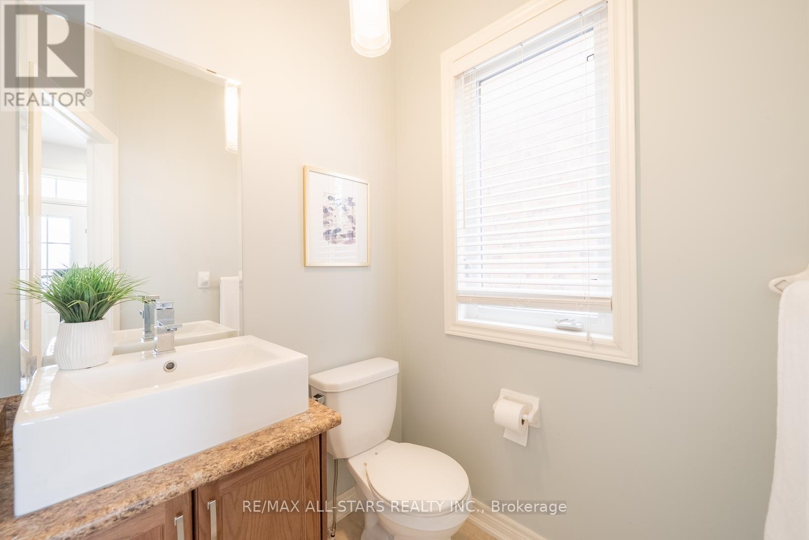 566 Hoover Park Drive, Whitchurch-Stouffville, Ontario  L4A 0S8 - Photo 23 - N12538622