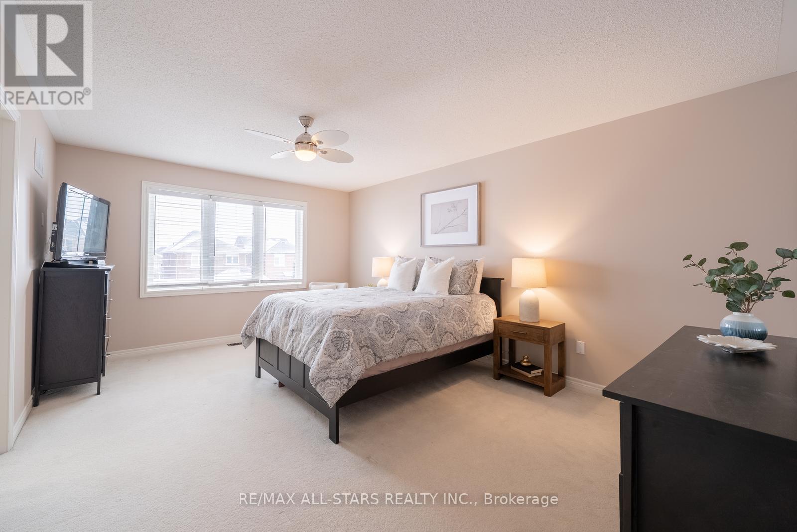 566 Hoover Park Drive, Whitchurch-Stouffville, Ontario  L4A 0S8 - Photo 25 - N12538622