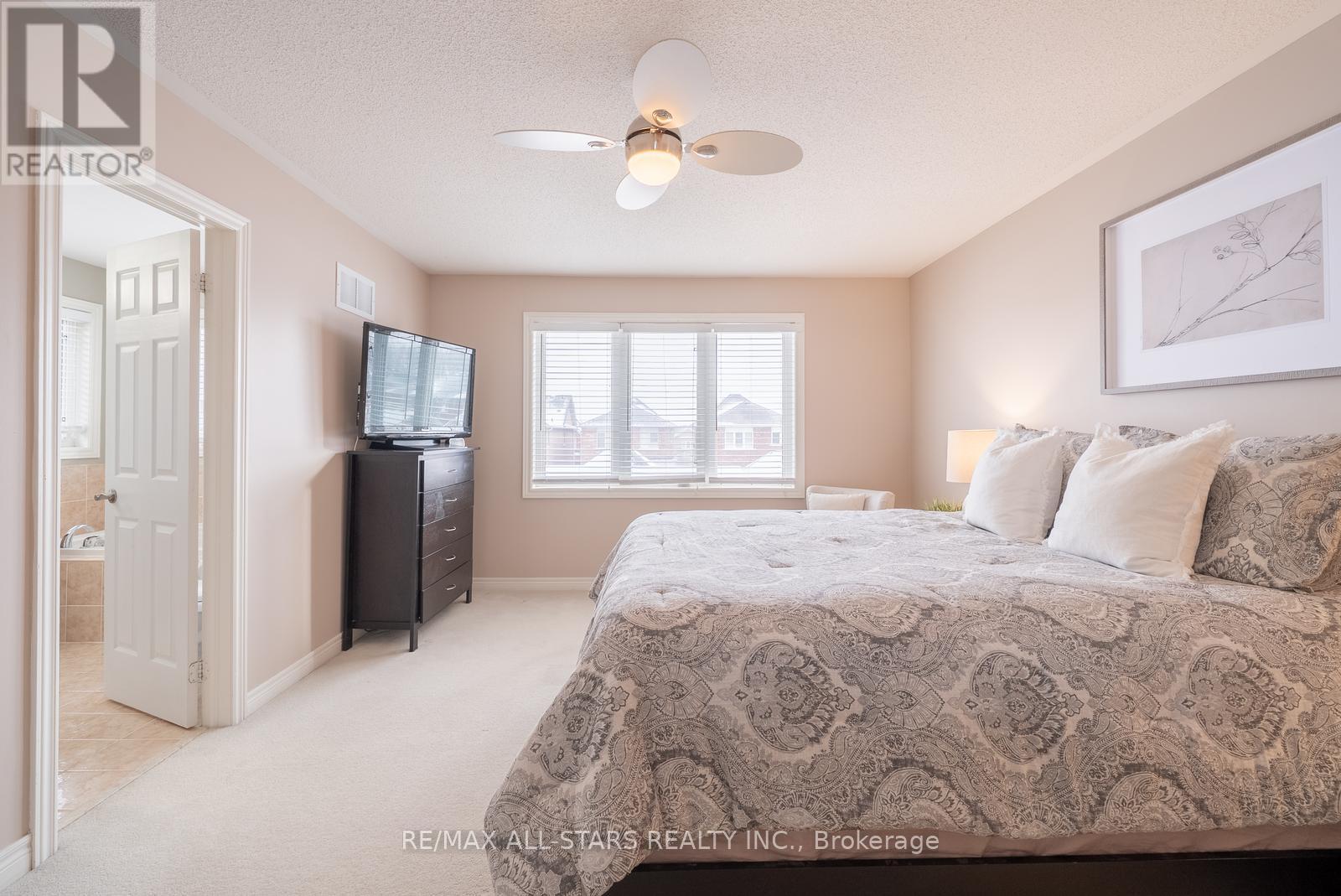 566 Hoover Park Drive, Whitchurch-Stouffville, Ontario  L4A 0S8 - Photo 26 - N12538622