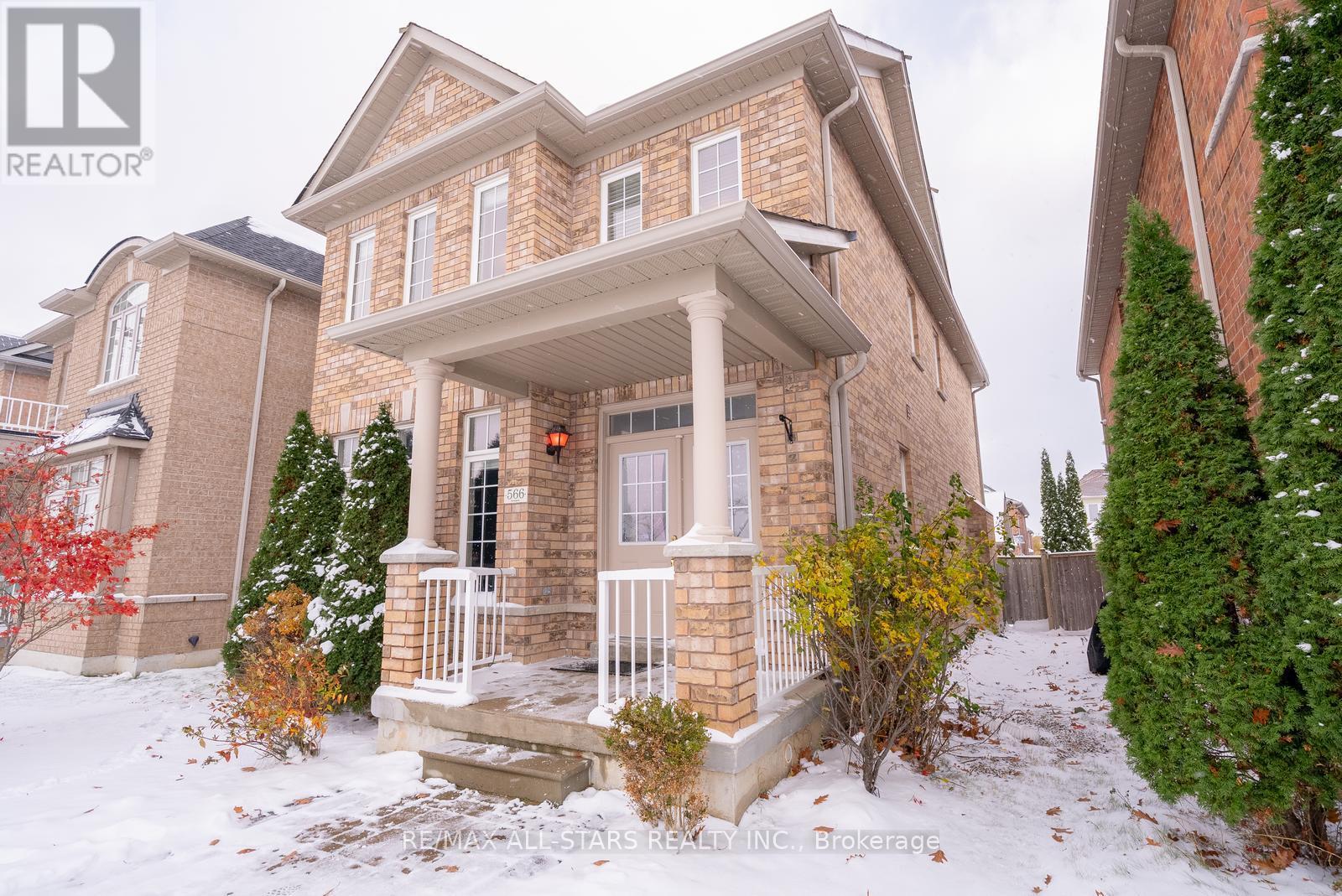 566 Hoover Park Drive, Whitchurch-Stouffville, Ontario  L4A 0S8 - Photo 3 - N12538622