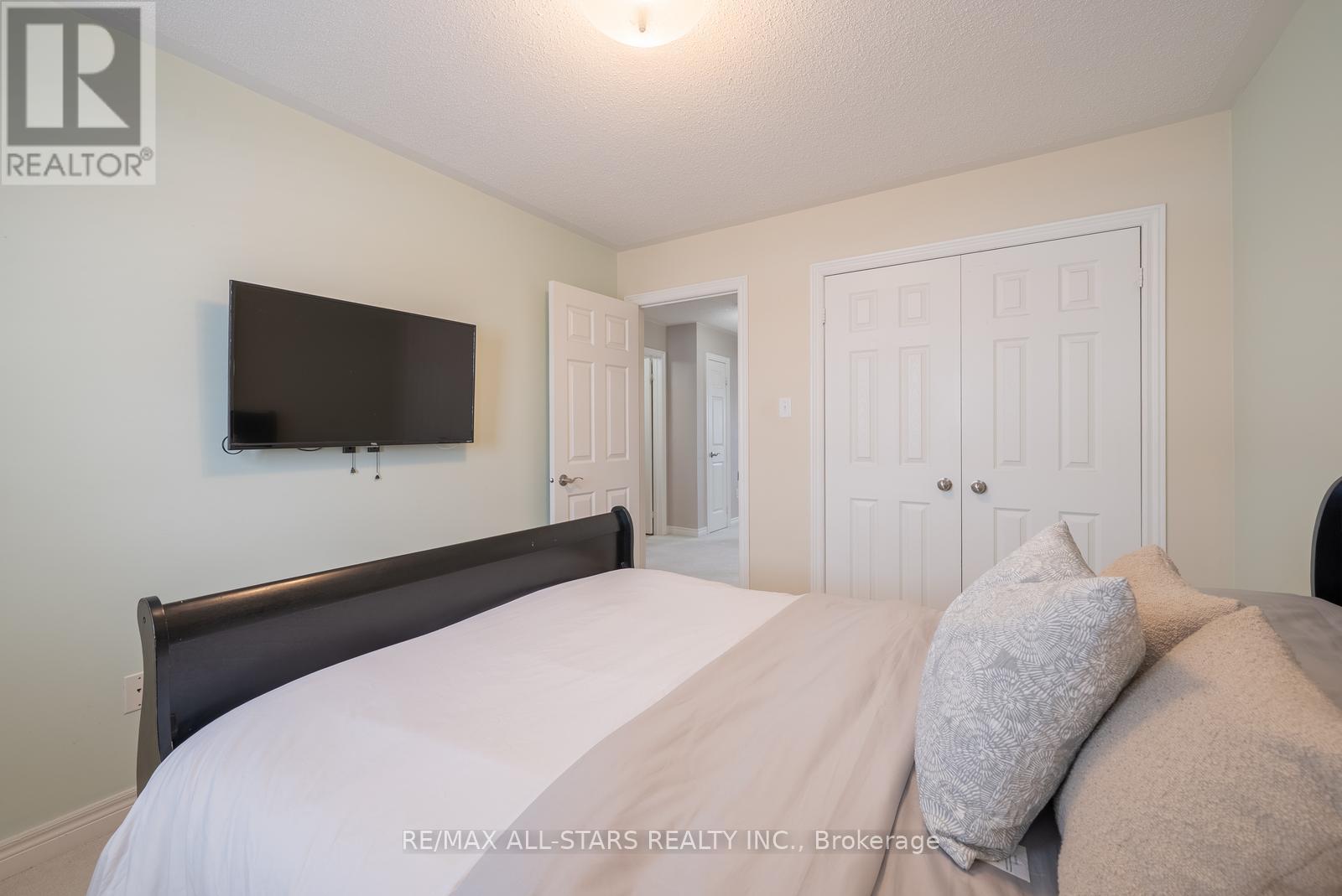 566 Hoover Park Drive, Whitchurch-Stouffville, Ontario  L4A 0S8 - Photo 34 - N12538622