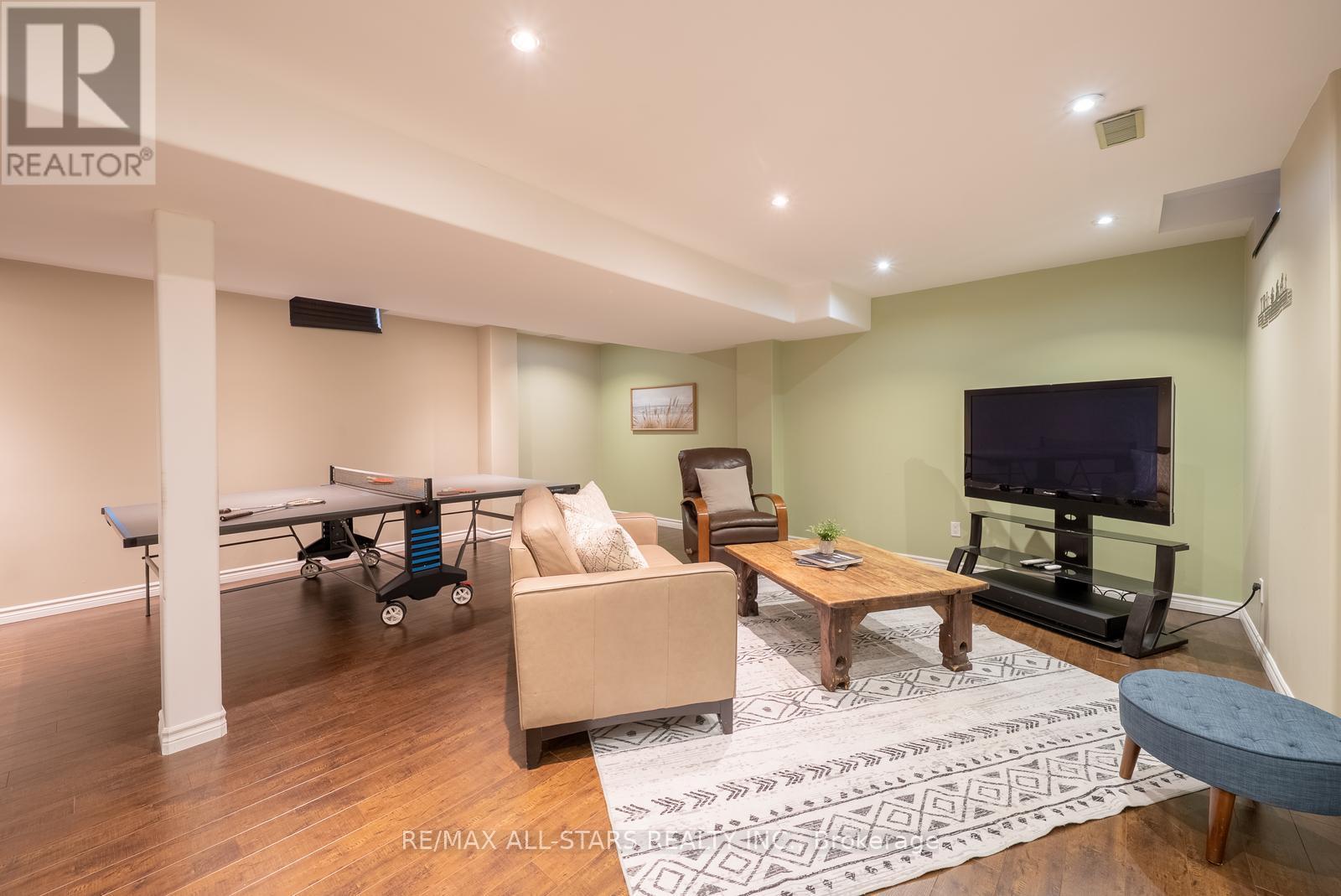 566 Hoover Park Drive, Whitchurch-Stouffville, Ontario  L4A 0S8 - Photo 36 - N12538622