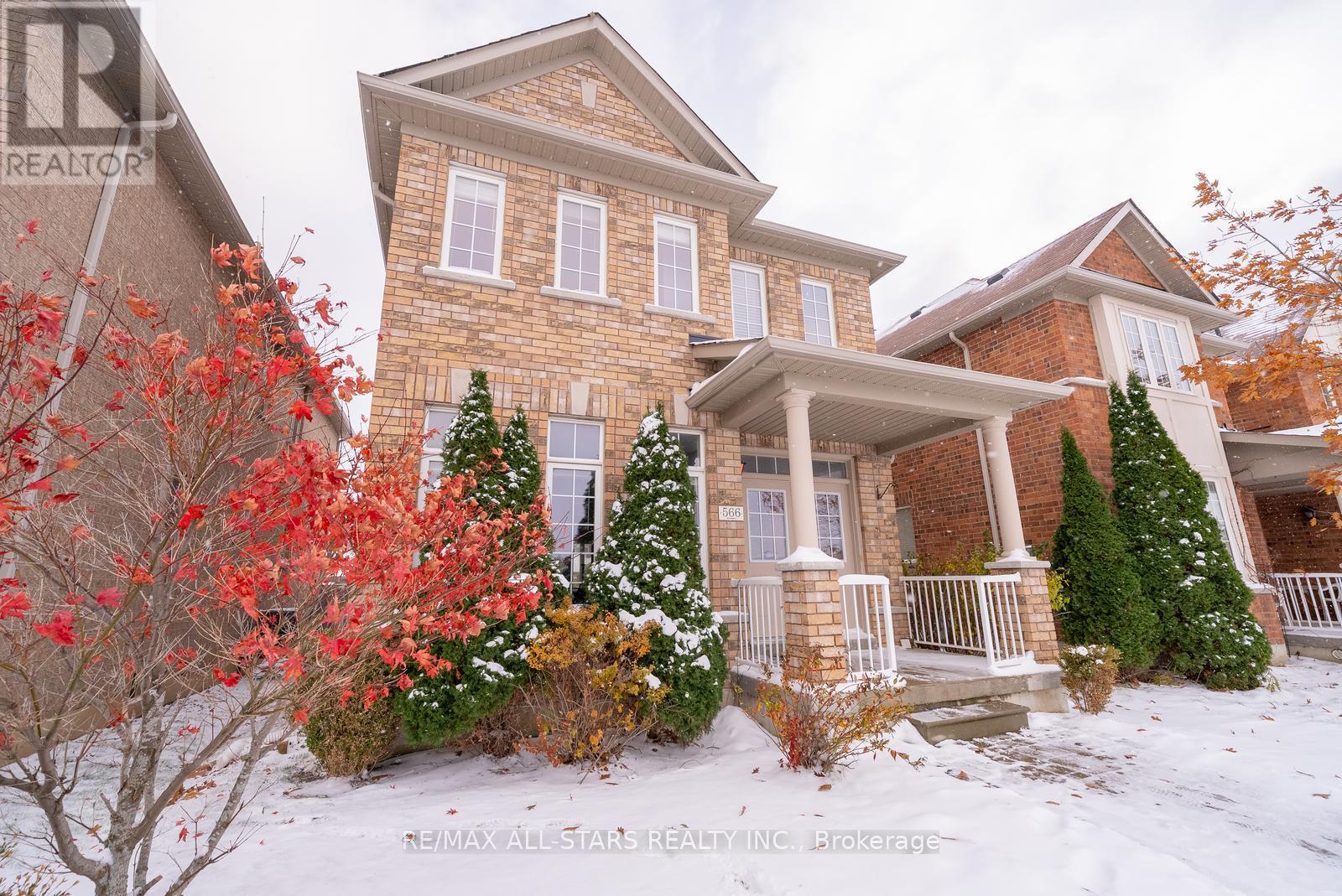 566 Hoover Park Drive, Whitchurch-Stouffville, Ontario  L4A 0S8 - Photo 4 - N12538622