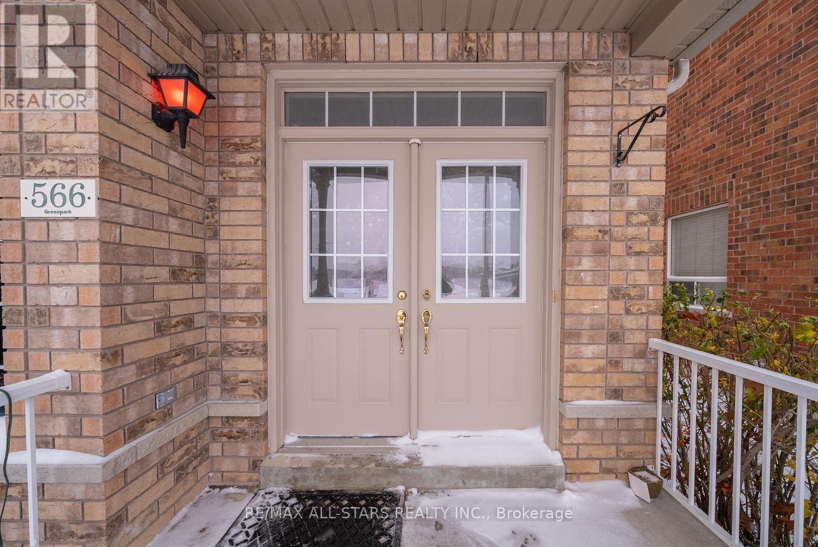 566 Hoover Park Drive, Whitchurch-Stouffville, Ontario  L4A 0S8 - Photo 5 - N12538622