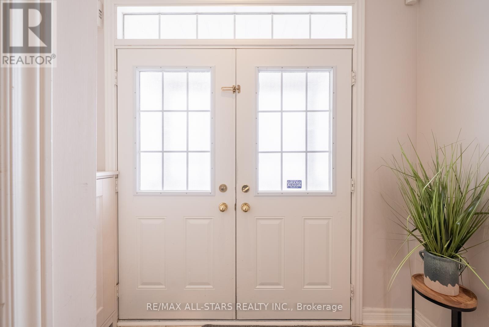 566 Hoover Park Drive, Whitchurch-Stouffville, Ontario  L4A 0S8 - Photo 6 - N12538622