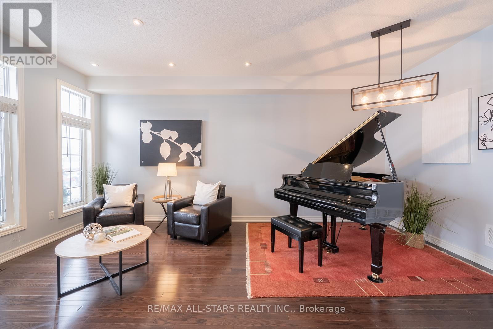 566 Hoover Park Drive, Whitchurch-Stouffville, Ontario  L4A 0S8 - Photo 9 - N12538622