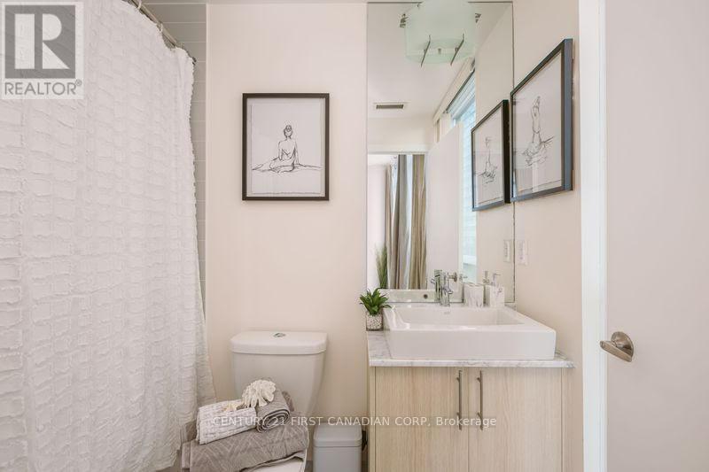 65 Bremner Boulevard, Toronto, Ontario  M5J 0A7 - Photo 2 - C12538756