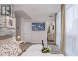 65 BREMNER BOULEVARD, Toronto, Ontario