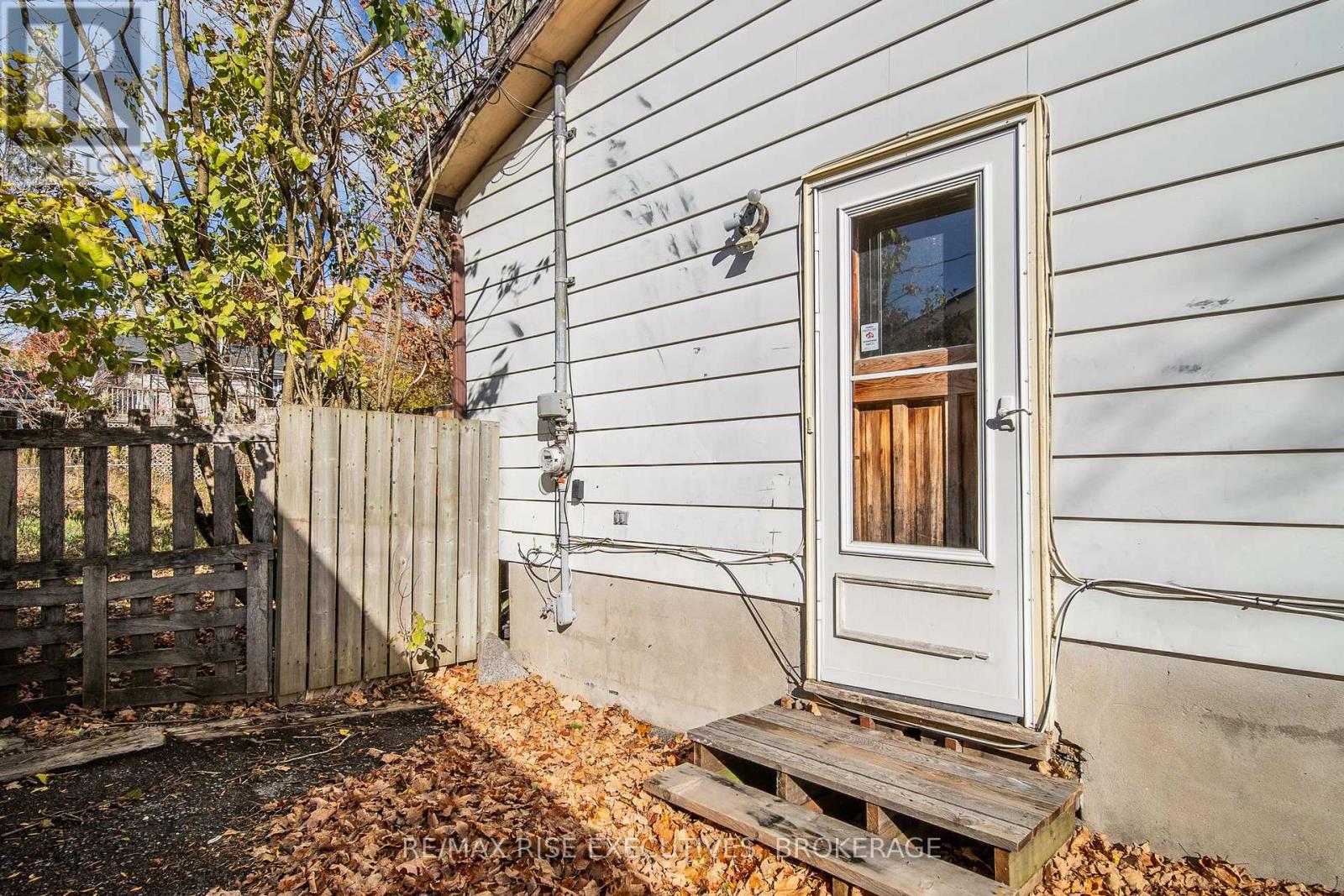 23 Huff Avenue, Loyalist, Ontario K7N 1S5 - Photo 14 - X12538718