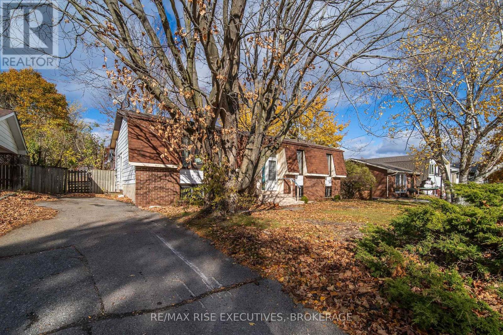 23 Huff Avenue, Loyalist, Ontario K7N 1S5 - Photo 2 - X12538718