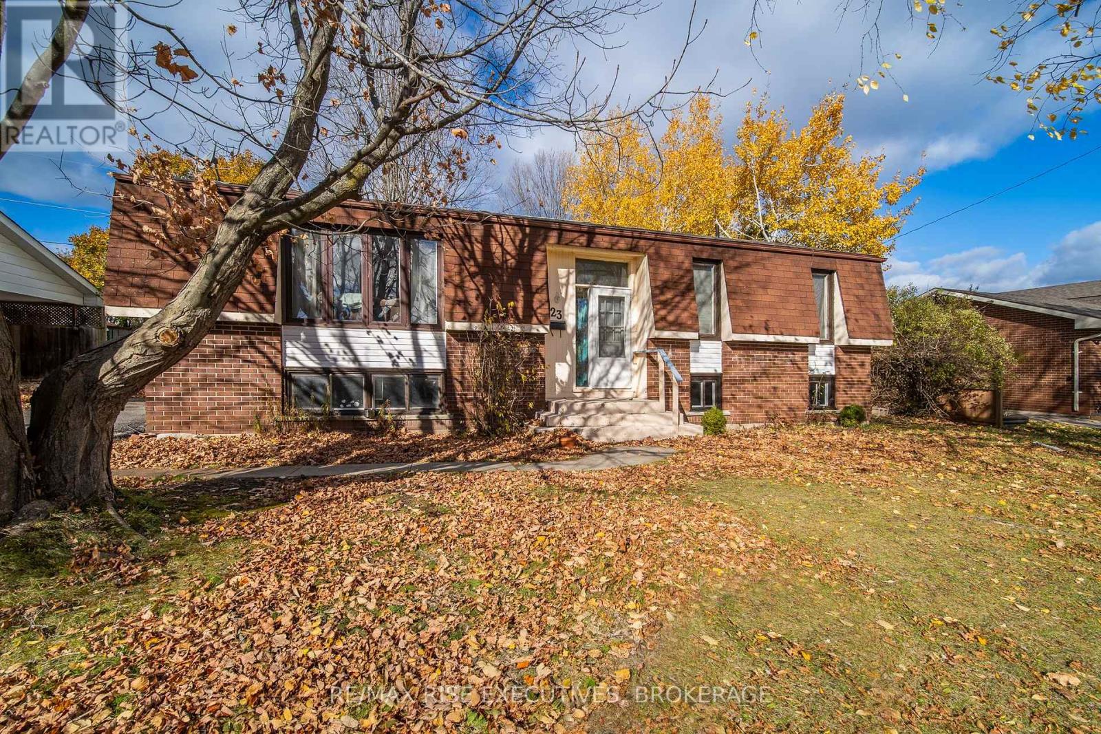 23 Huff Avenue, Loyalist, Ontario K7N 1S5 - Photo 4 - X12538718