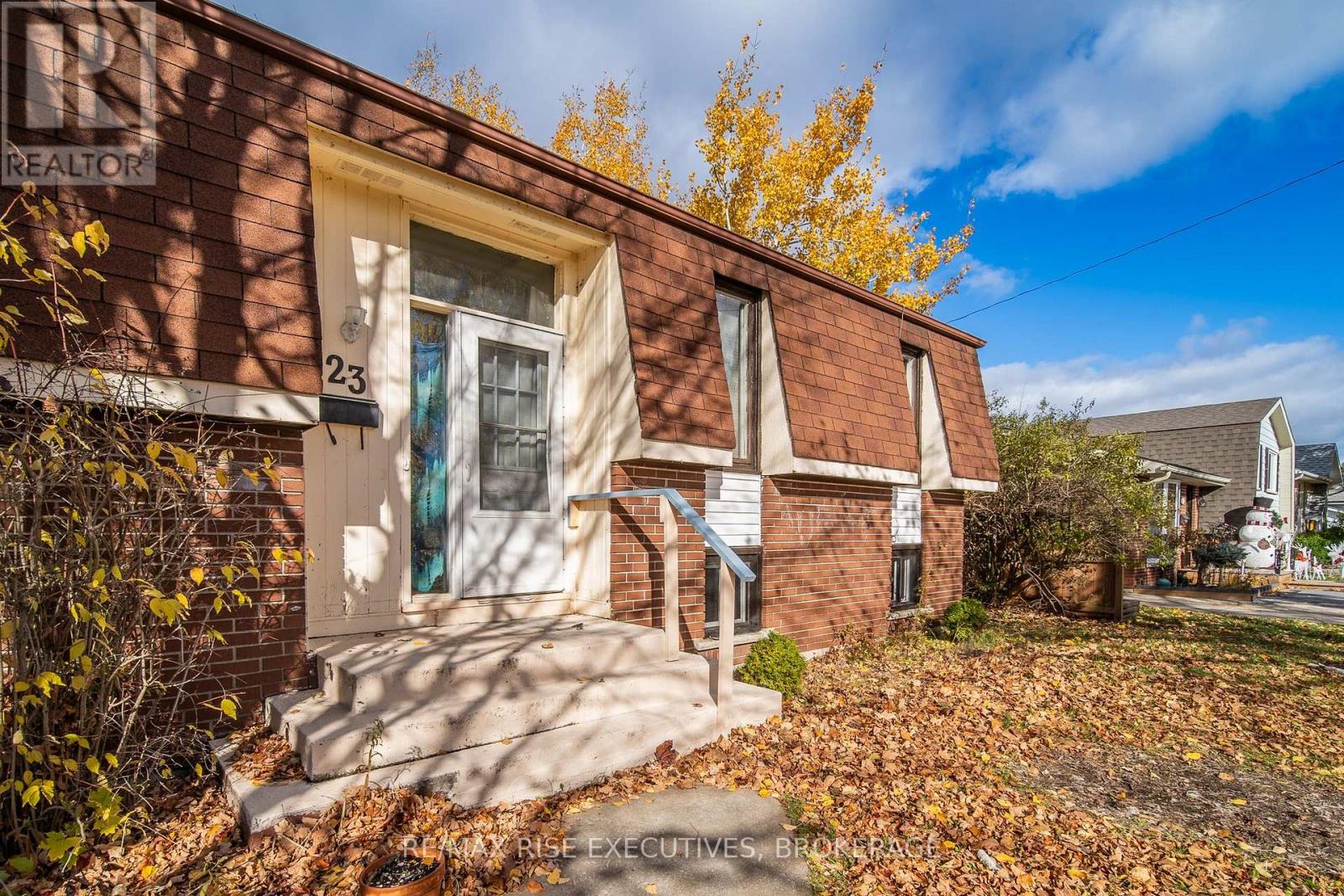 23 Huff Avenue, Loyalist, Ontario K7N 1S5 - Photo 5 - X12538718