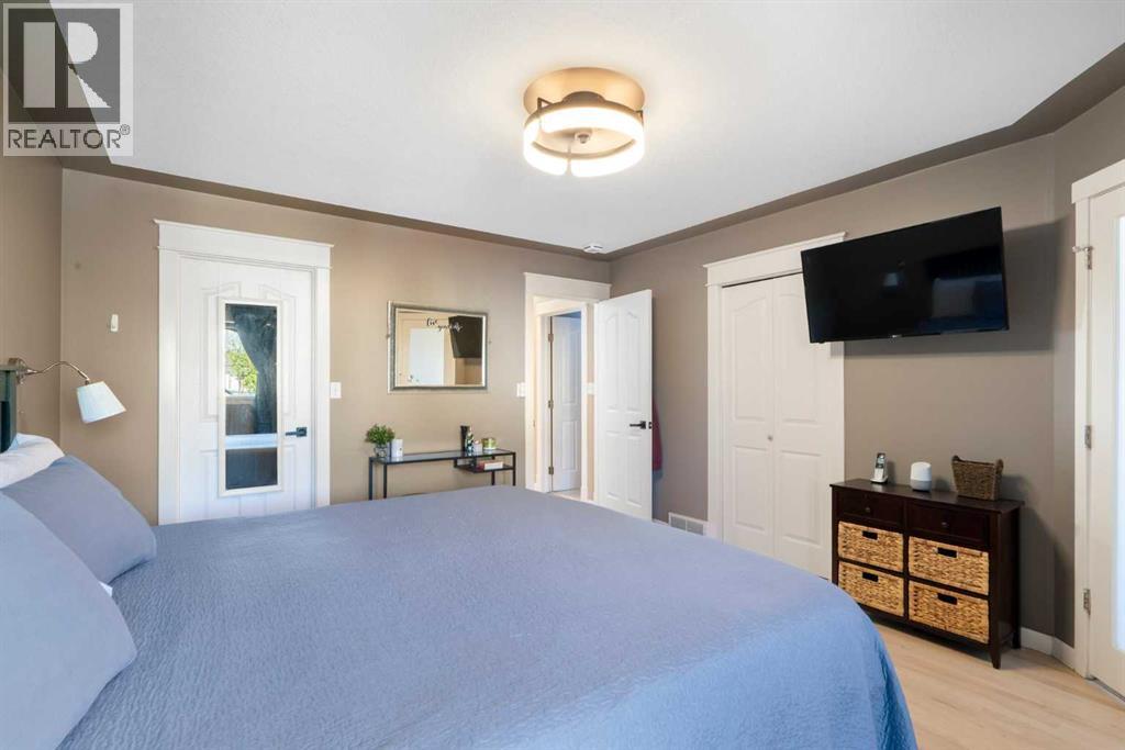 341 Sunset Place, Okotoks, Alberta  T1S 1P7 - Photo 21 - A2254056