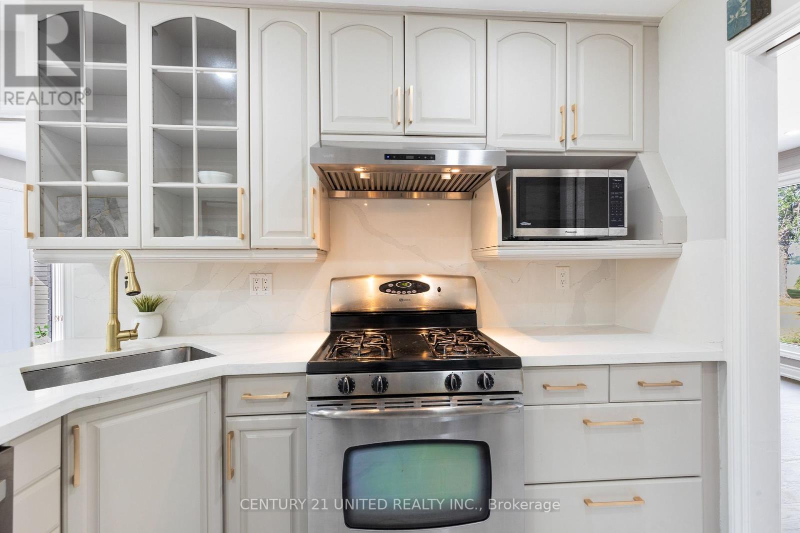 1143 Connaught Drive, Selwyn, Ontario K0L 1T0 - Photo 15 - X12538662