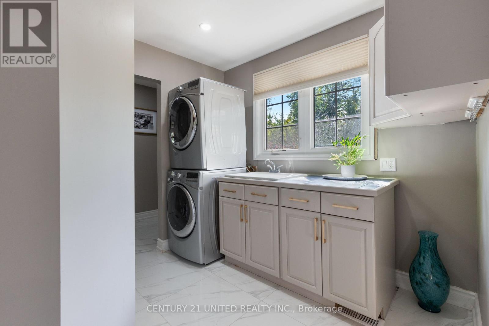 1143 Connaught Drive, Selwyn, Ontario K0L 1T0 - Photo 20 - X12538662