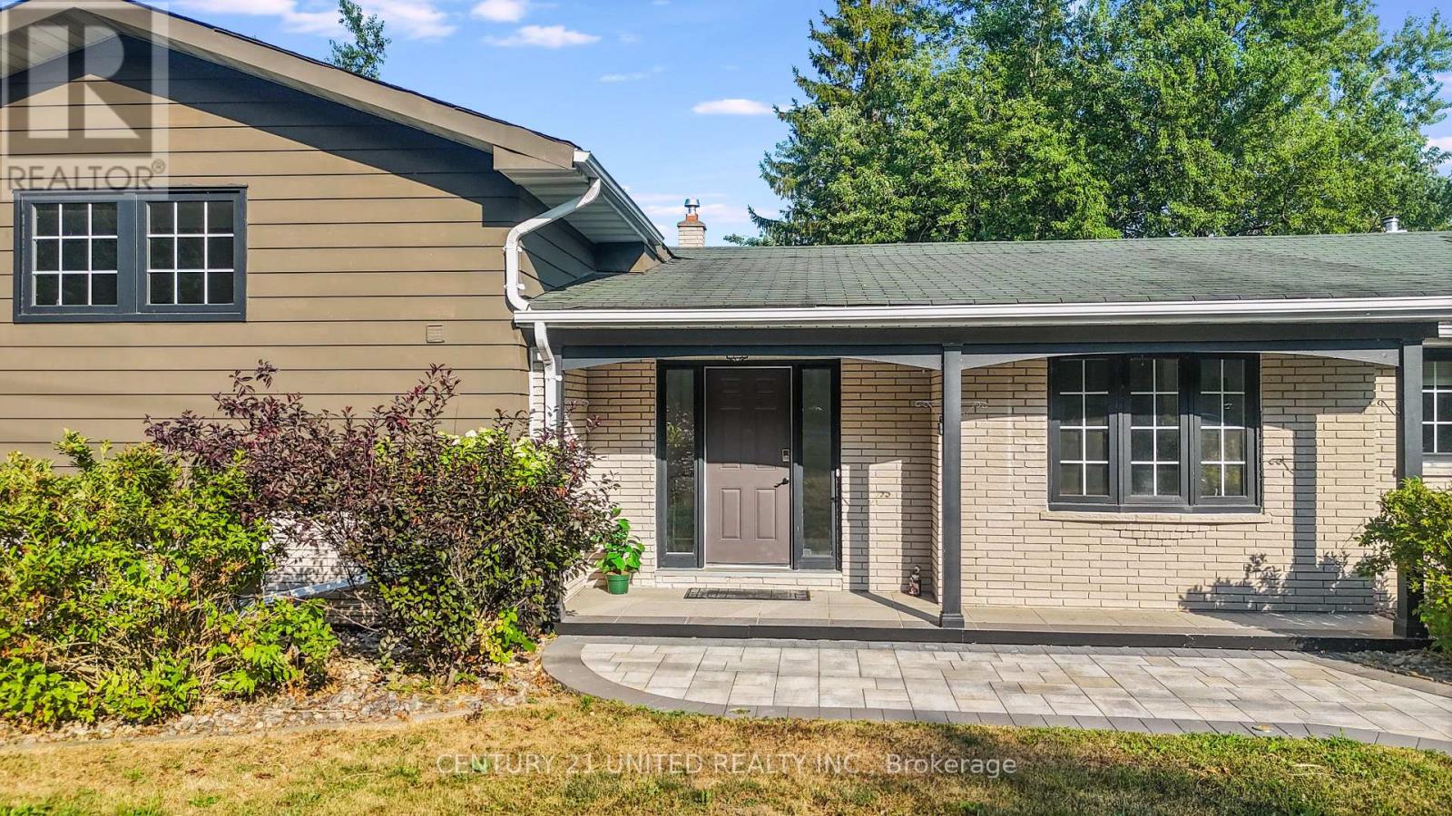 1143 Connaught Drive, Selwyn, Ontario K0L 1T0 - Photo 4 - X12538662