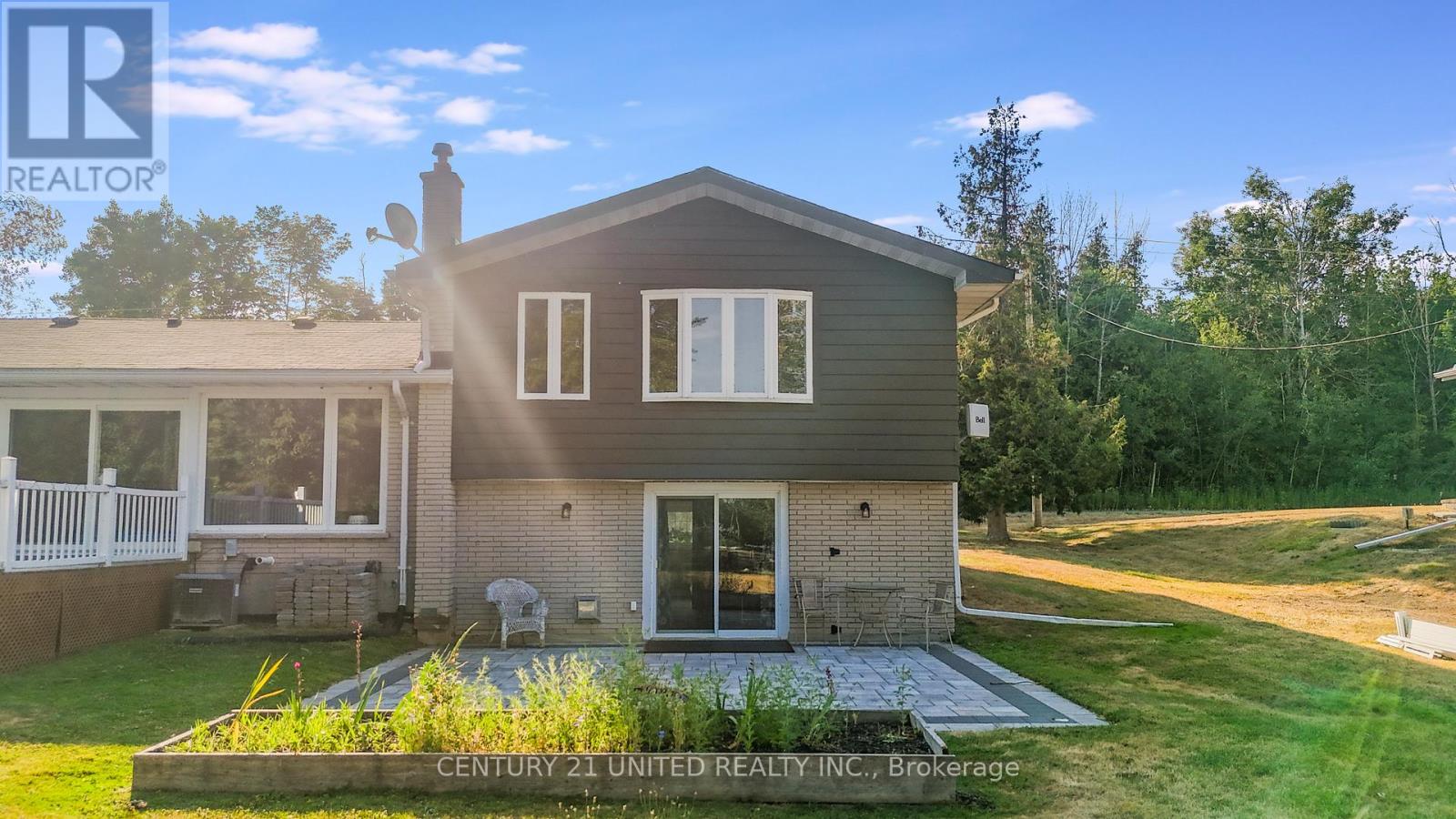 1143 Connaught Drive, Selwyn, Ontario K0L 1T0 - Photo 48 - X12538662