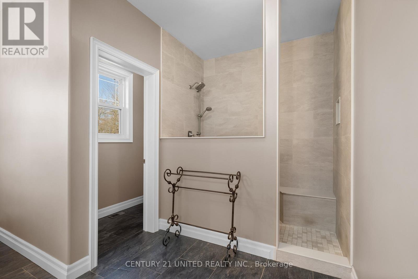 73 Maple Ridge Drive, Kawartha Lakes, Ontario K0L 2W0 - Photo 28 - X12538720