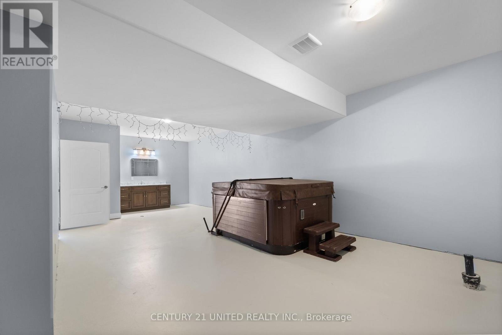 73 Maple Ridge Drive, Kawartha Lakes, Ontario K0L 2W0 - Photo 43 - X12538720