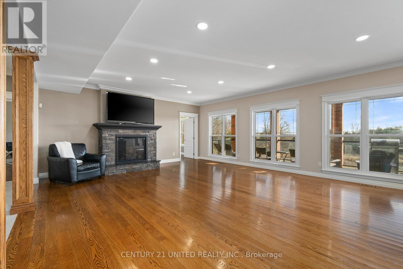 73 Maple Ridge Drive, Kawartha Lakes, Ontario K0L 2W0 - Photo 8 - X12538720