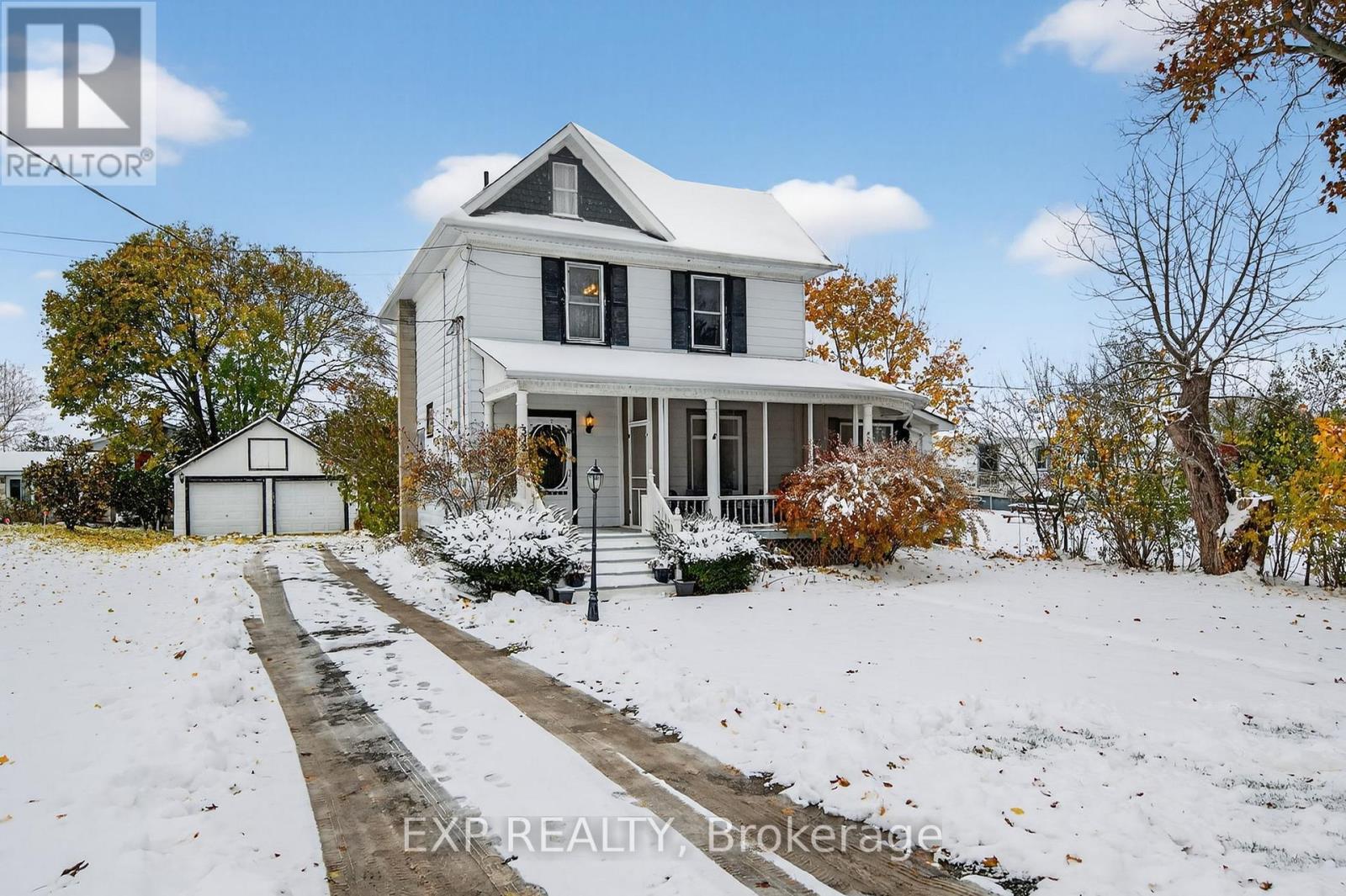 372 Main Street, Prince Edward County, Ontario K0K 3L0 - Photo 2 - X12538820