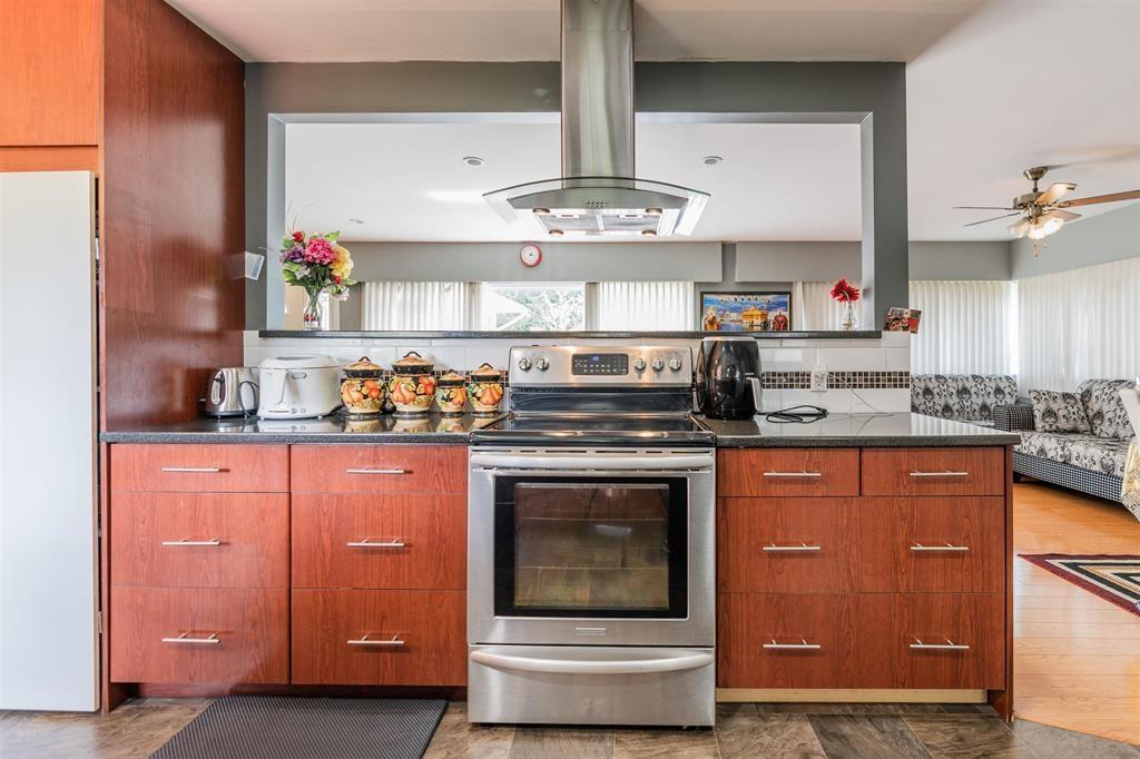 15035 Bluebird Crescent, Surrey, British Columbia  V3R 4T8 - Photo 3 - R3066093