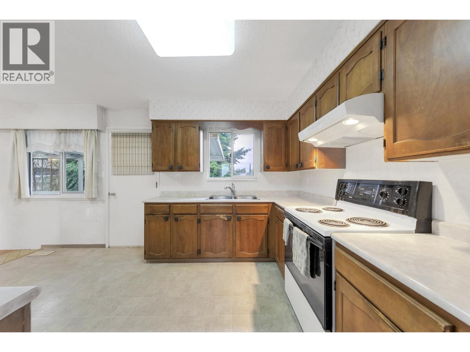 1350 Grover Avenue, Coquitlam, British Columbia  V3J 3G2 - Photo 10 - R3066686