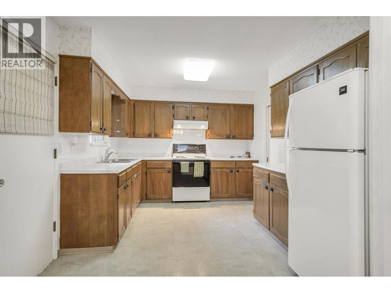 1350 Grover Avenue, Coquitlam, British Columbia  V3J 3G2 - Photo 9 - R3066686