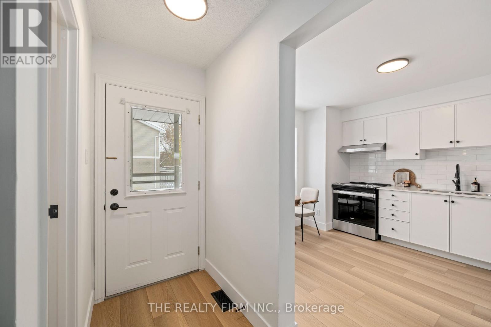 11 - 409 Thompson Road, London South, Ontario  N5Z 4Z1 - Photo 3 - X12538680