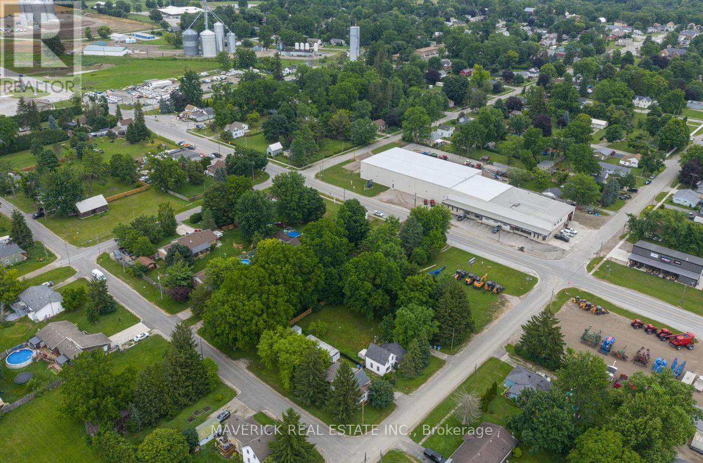 7982 Railroad Line, Brooke-Alvinston, Ontario  N0N 1A0 - Photo 2 - X12538712