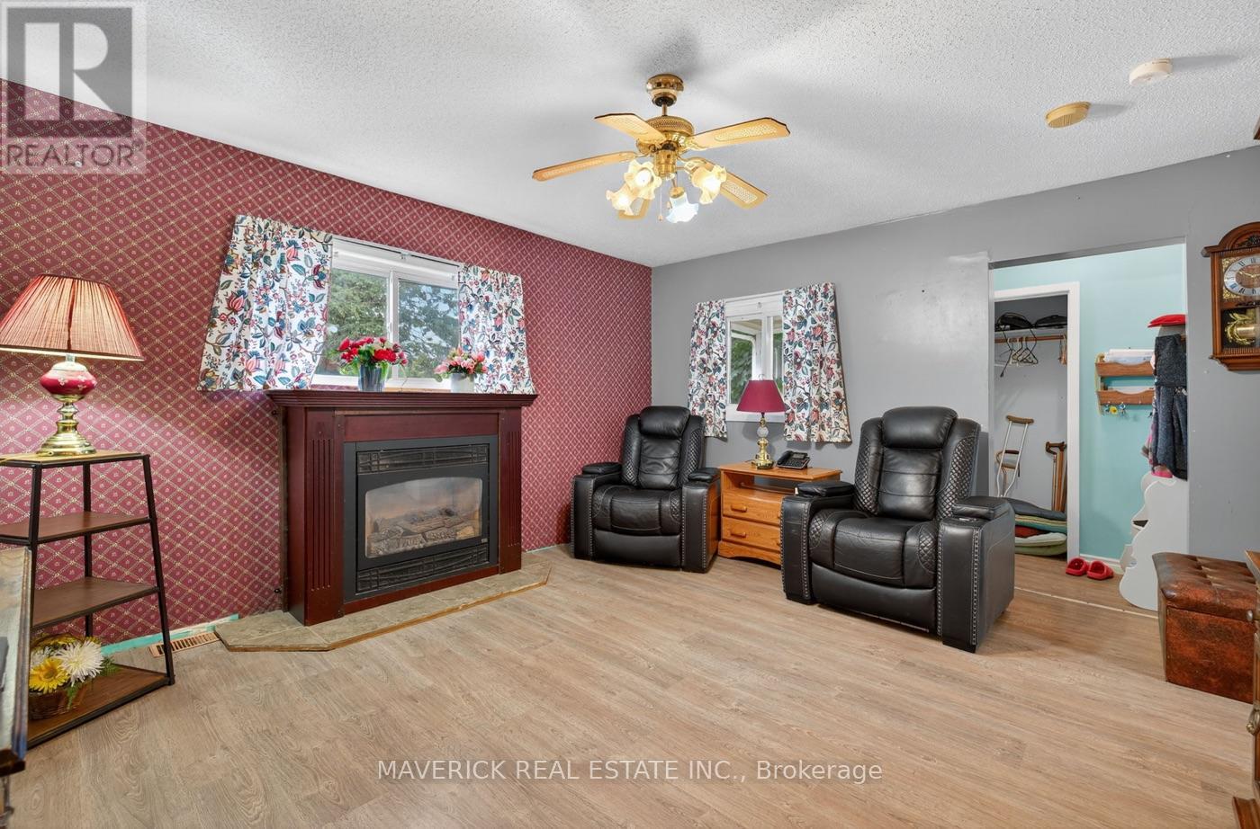 7982 Railroad Line, Brooke-Alvinston, Ontario  N0N 1A0 - Photo 6 - X12538712