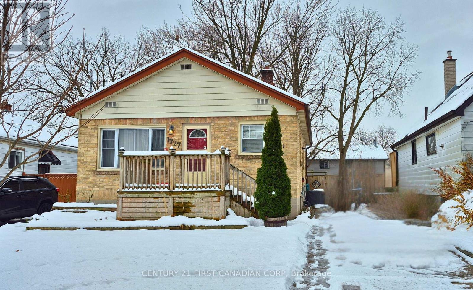 1727 Parkhurst Avenue, London East, Ontario N5V 2C4 - Photo 2 - X12538744