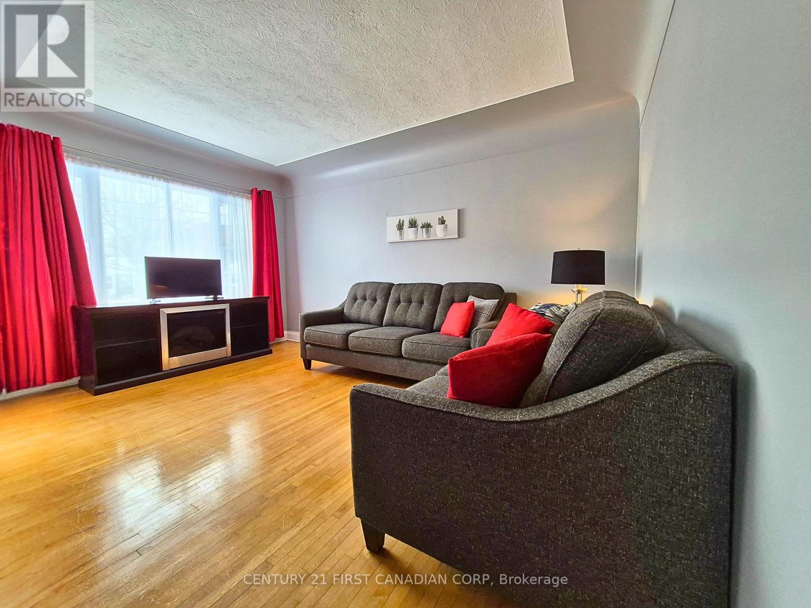 1727 Parkhurst Avenue, London East, Ontario N5V 2C4 - Photo 3 - X12538744