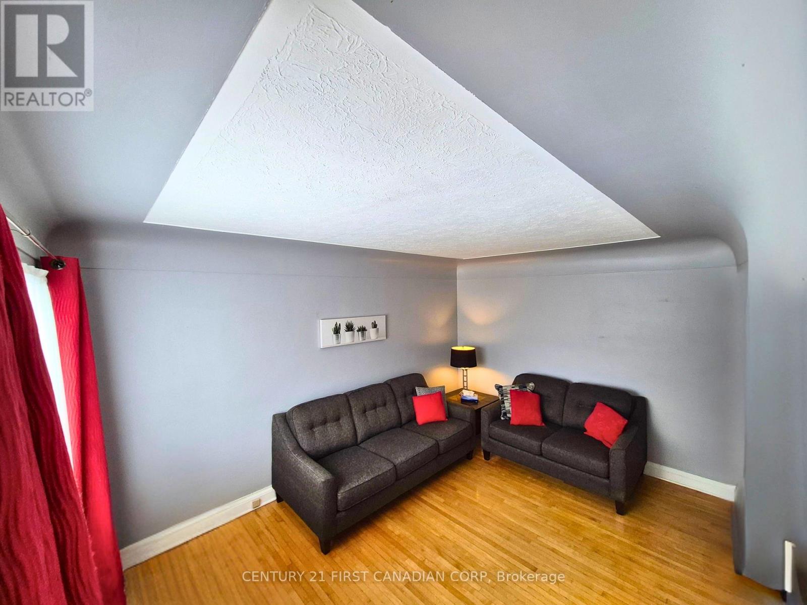 1727 Parkhurst Avenue, London East, Ontario N5V 2C4 - Photo 4 - X12538744