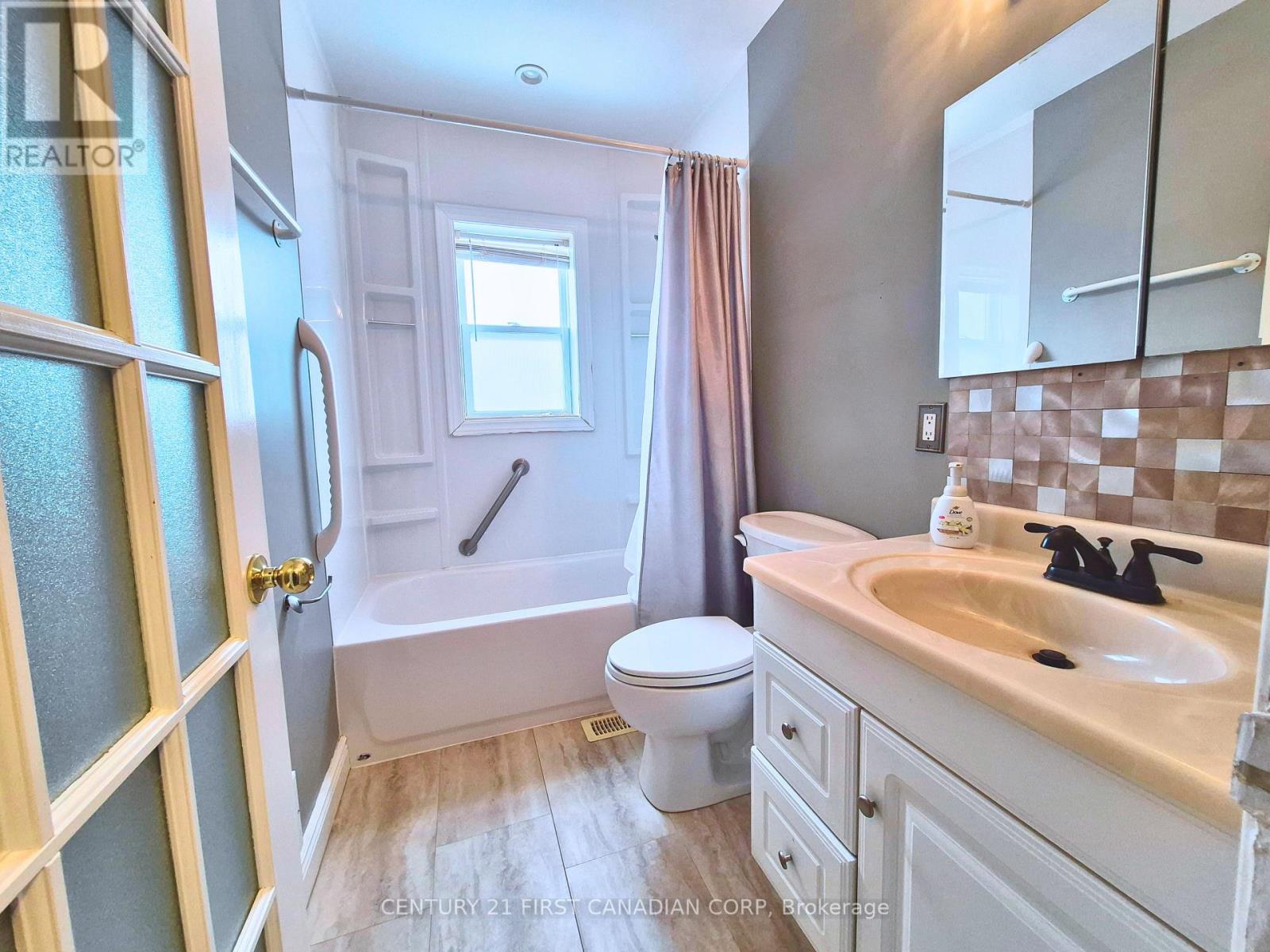 1727 Parkhurst Avenue, London East, Ontario N5V 2C4 - Photo 7 - X12538744