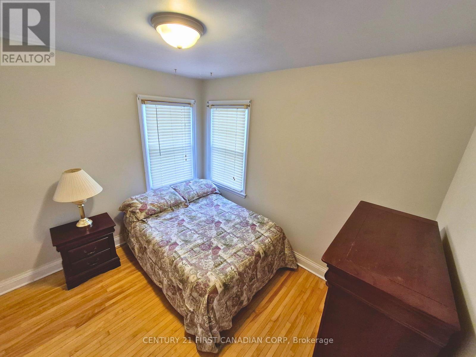 1727 Parkhurst Avenue, London East, Ontario N5V 2C4 - Photo 8 - X12538744