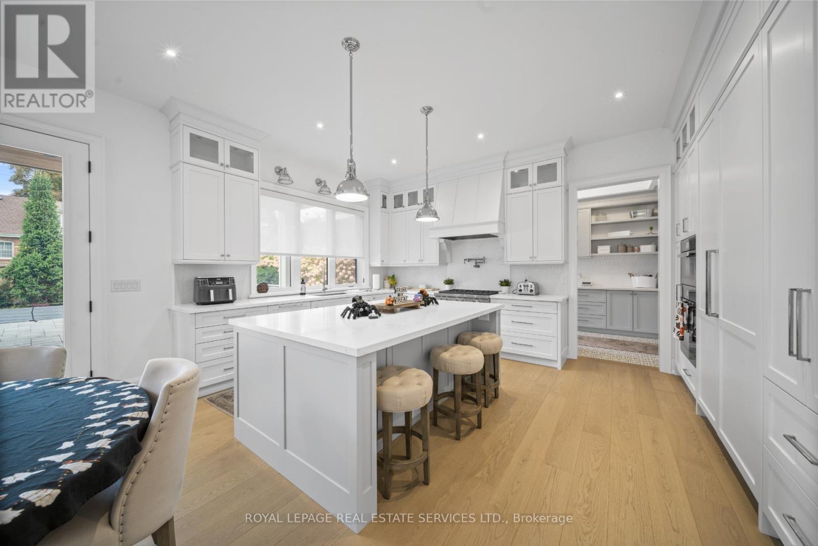 8 Graywood Drive, Toronto, Ontario  M9A 1P6 - Photo 13 - W12538576