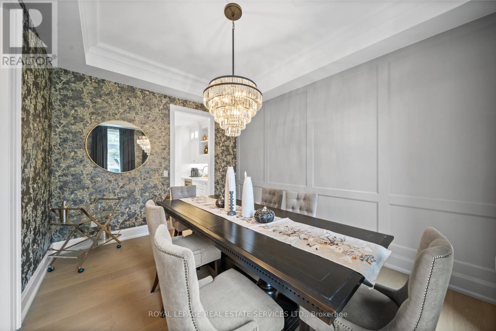 8 Graywood Drive, Toronto, Ontario  M9A 1P6 - Photo 7 - W12538576