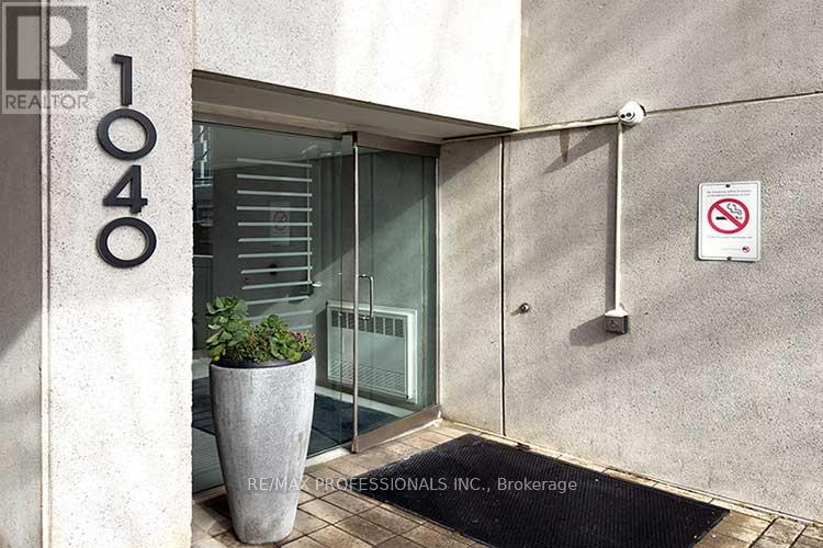 419 - 1040 The Queensway Avenue, Toronto, Ontario  M8Z 0A7 - Photo 2 - W12538618