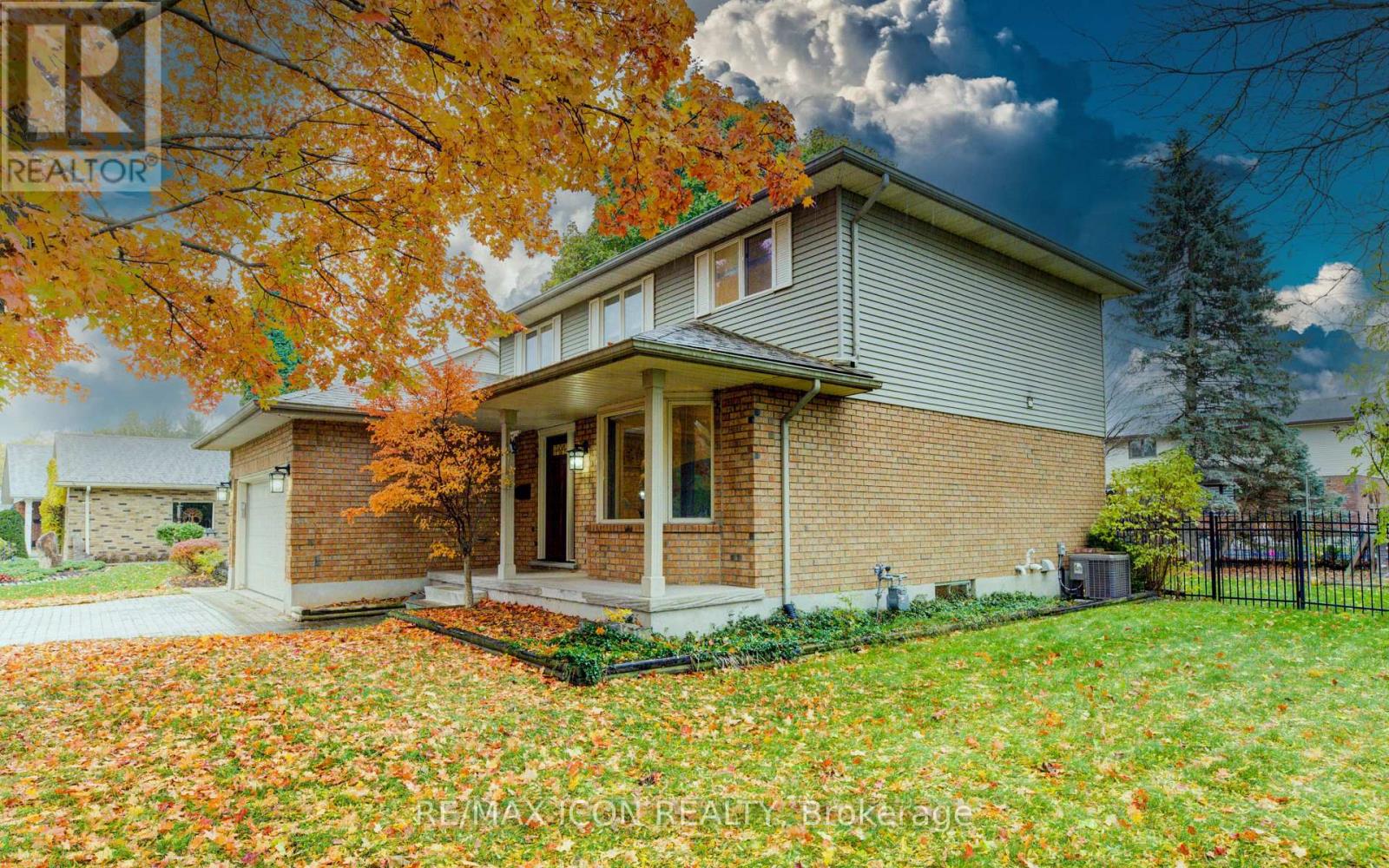 2 Dunnington Court, Kitchener, Ontario  N2A 3M5 - Photo 4 - X12538564